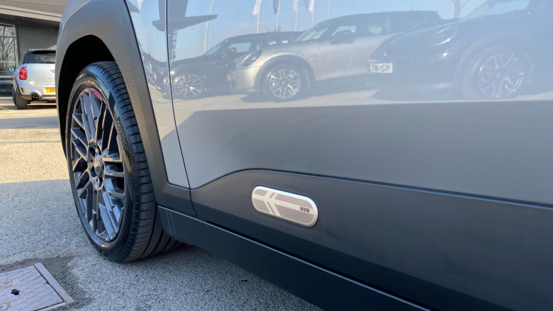 MINI Aceman 135kW E Classic 43kWh 5dr Auto Electric Hatchback